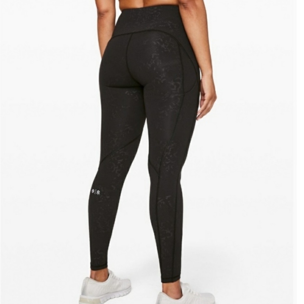 Lululemon x Barry’s Stronger as One Tight 28” (6)